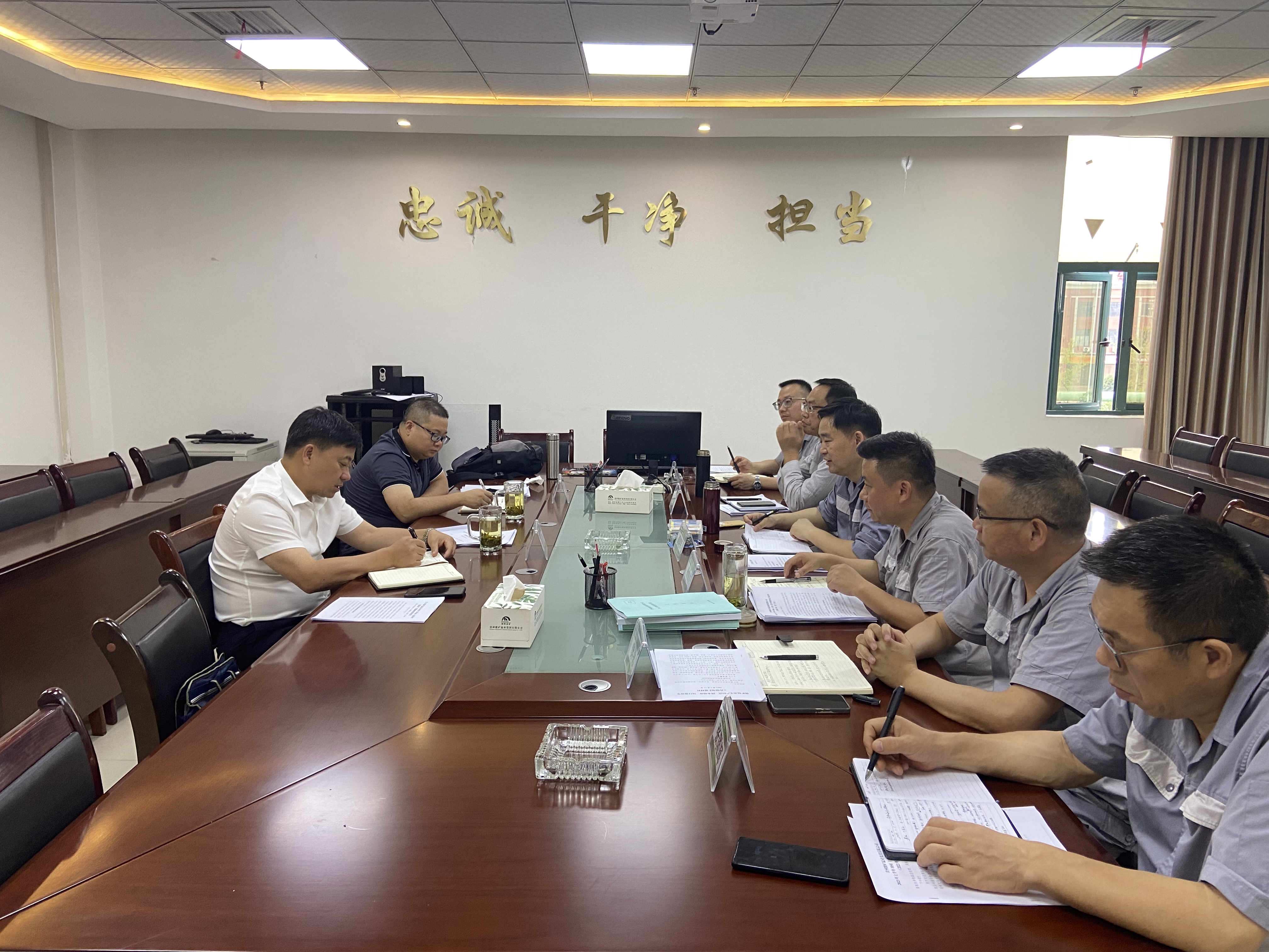 西南能礦集團黨委委員、副總經(jīng)理李凱到能礦錳業(yè)調(diào)研生產(chǎn)經(jīng)營、降本增效等工作