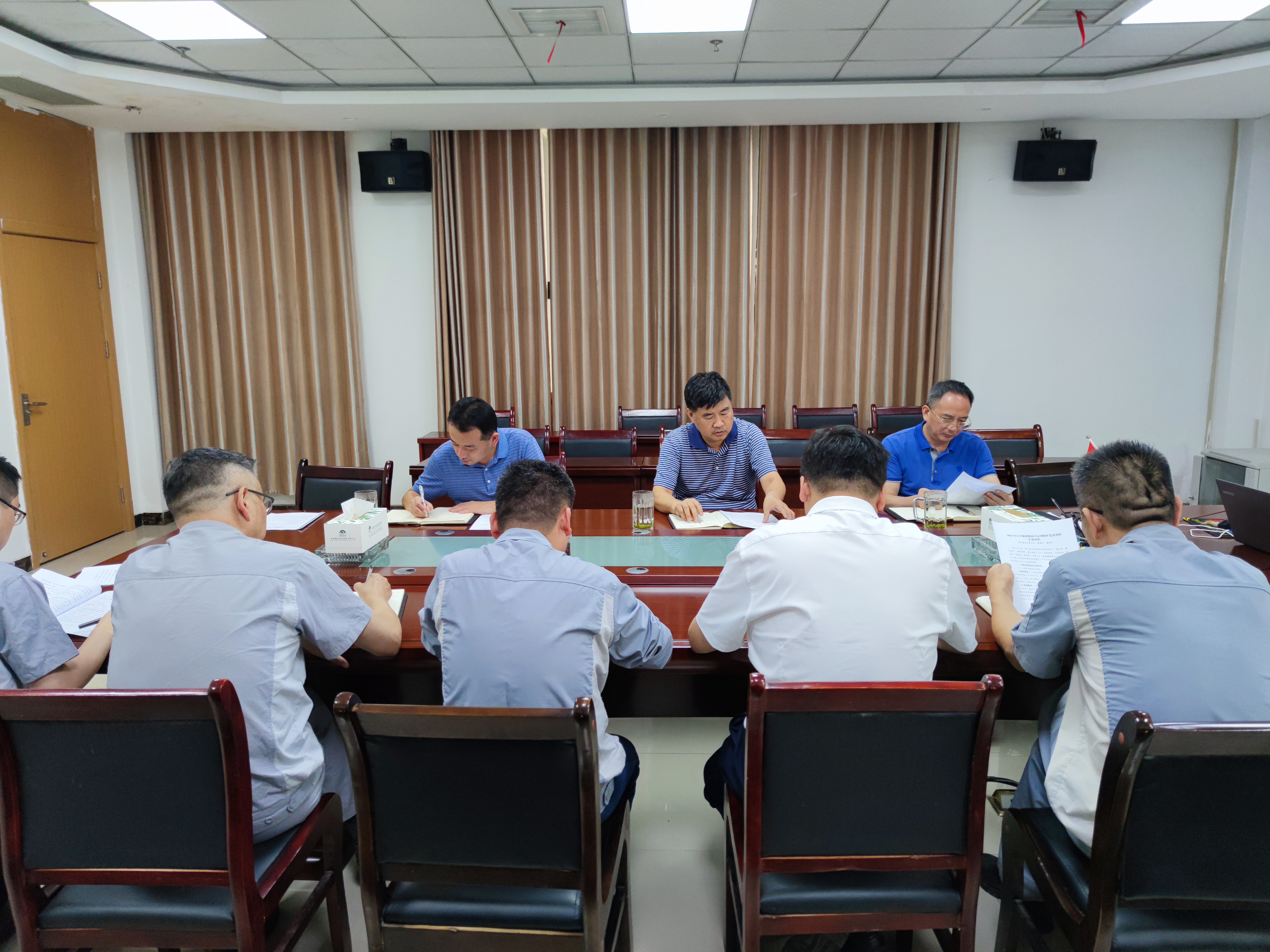 集團(tuán)黨委書記、董事長(zhǎng)趙震海到能礦錳業(yè)調(diào)研